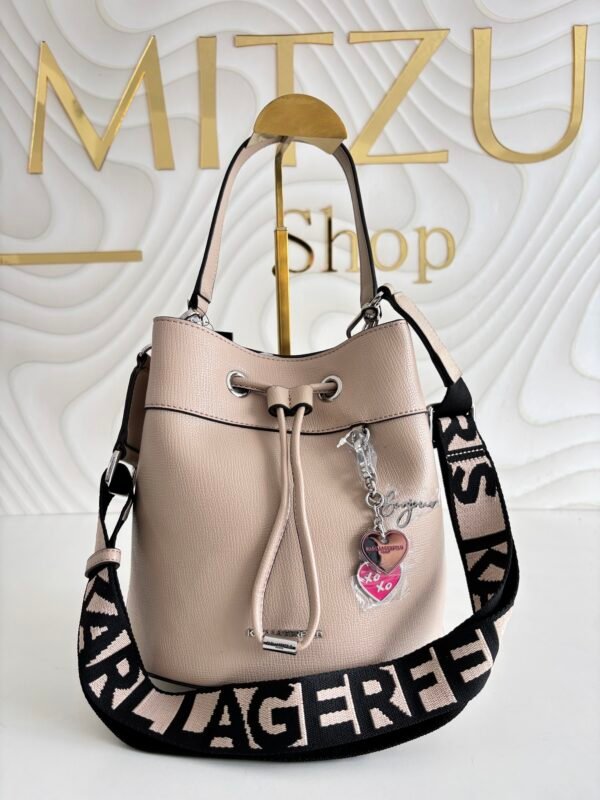 Adele Bucket  Karl Camel