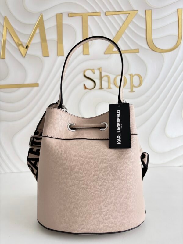 Adele Bucket  Karl Camel