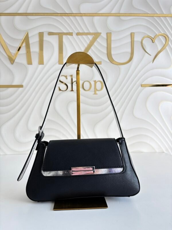 Bolsa baguette negra con solapa