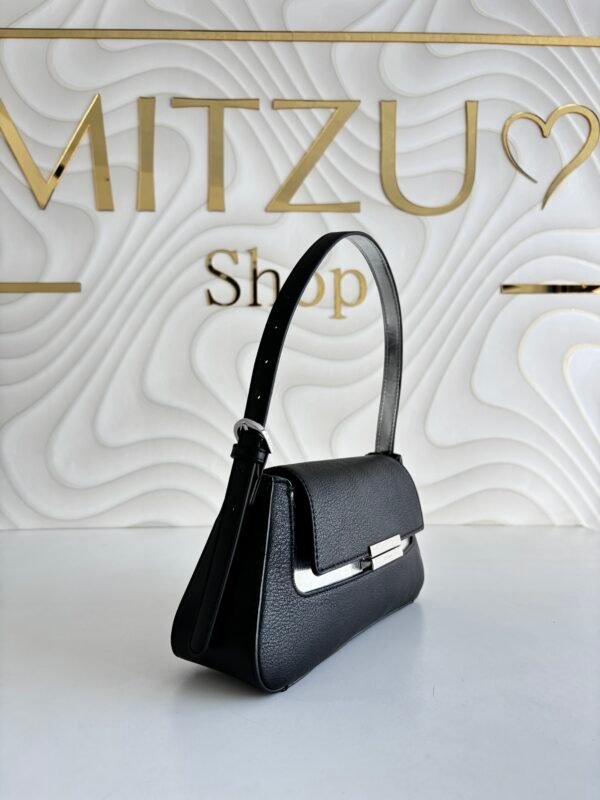 Bolsa baguette negra con solapa