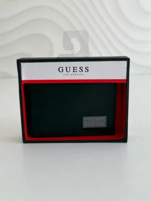 Cartera Guess Caballero Color negro placa Guess Passcase