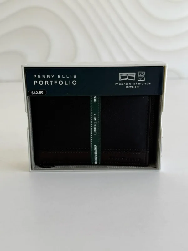 Cartera Perry Ellis color negro con cafe Passcasen removable