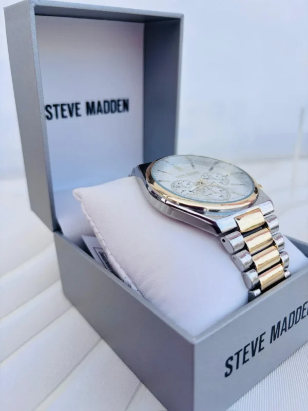 Reloj Steve Madden Pulsera Gris y Dorado