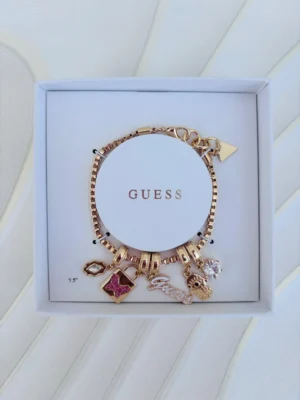 Pulsera Guess en Dorado  chams candado mariposa