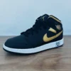Air Jordan 1 Mid - Negro/Dorado, Talla 23.5 cm