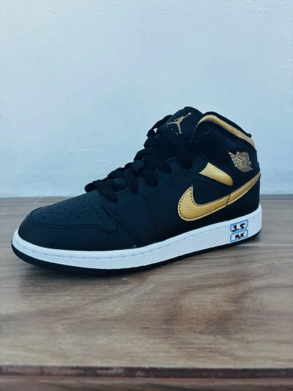 Air Jordan 1 Mid - Negro/Dorado, Talla 23.5 cm
