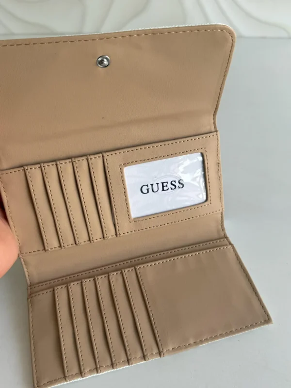 Cartera Guess Blanca monograma Charol
