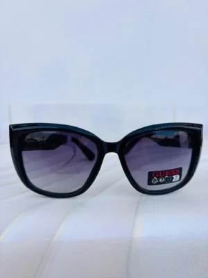 Lentes Guess color negro estilo ojo de gato