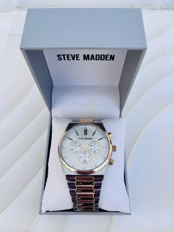 Reloj Steve Madden Pulsera Gris y Dorado