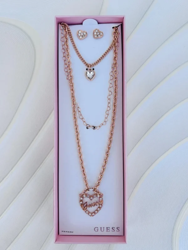 Collar Guess con aretes, detalles dorados llave