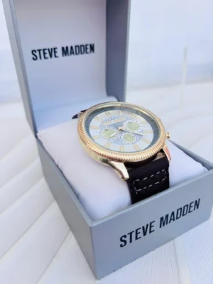 Reloj analogico marca Steve Madden Correa de Piel