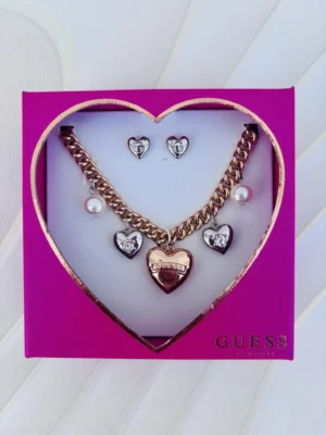 Collar Guess en Dorado chams corazon