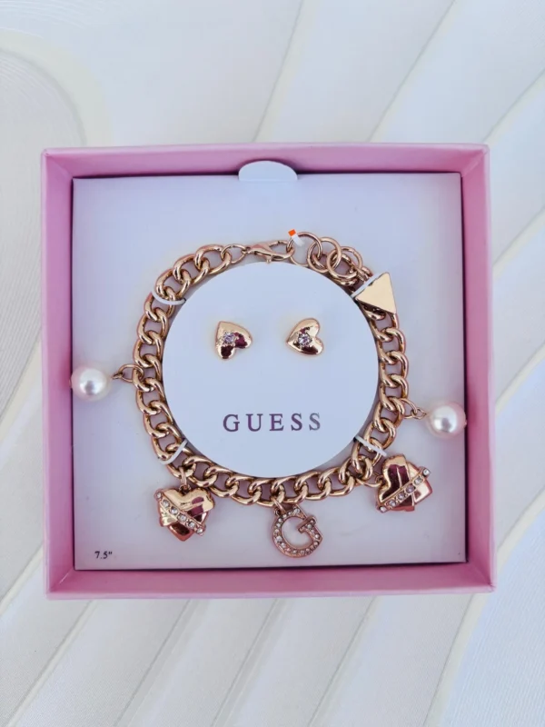 Pulsera Guess en Dorado chams perlas y corazon