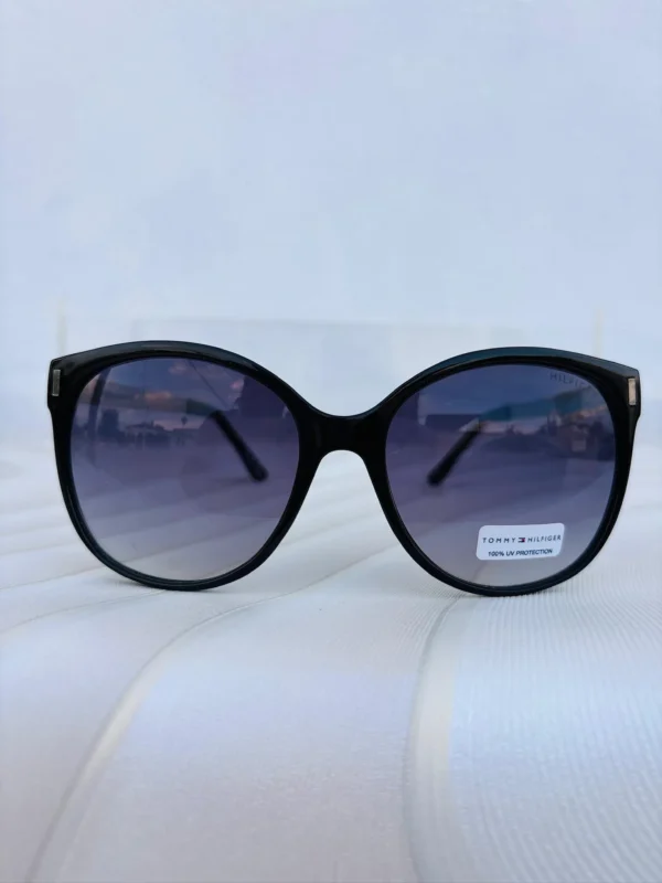 Lentes Tommy Hilfiger modelo Breeda color negro degradado